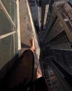 774784 B